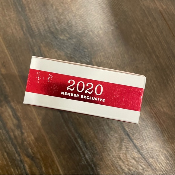 Hallmark Keepsake Ornament - 2020 Member Exclusive Snowflake - Picture 3 of 4